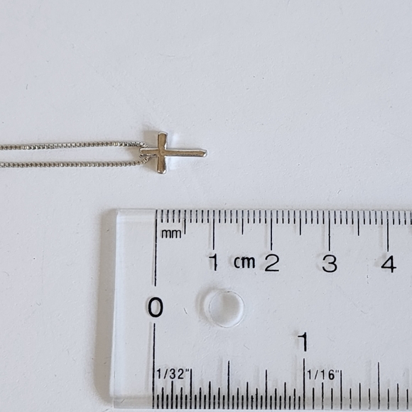 Silver Tone Necklace With Cross Pendant Adjustable - Picture 11 of 11